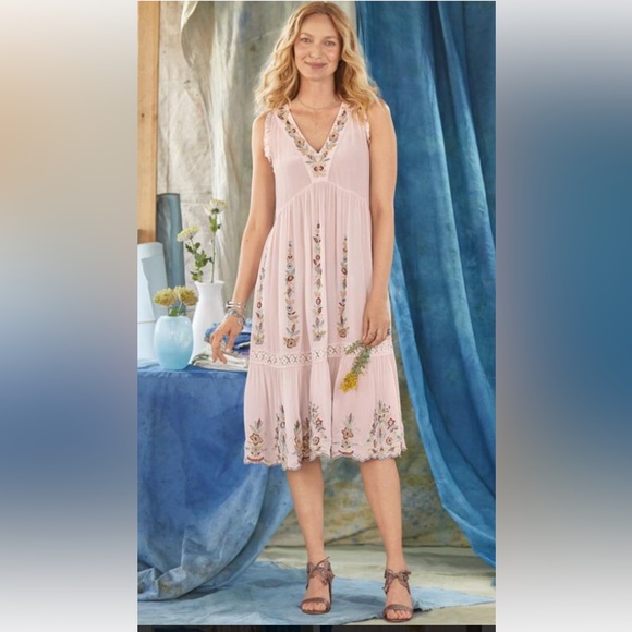 Sundance Dresses & Skirts - Sundance Esmee dress in pale pink with beautiful floral embroidery